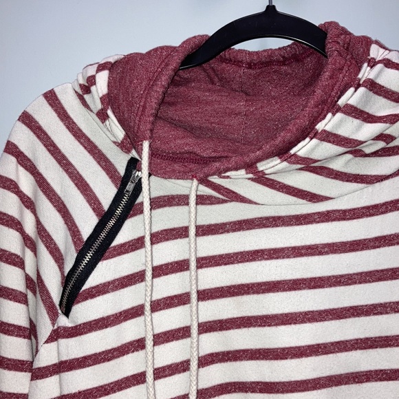 Stripped Burgundy and Cream Hoodie tie string to the side and zipper. Women - Picture 5 of 11